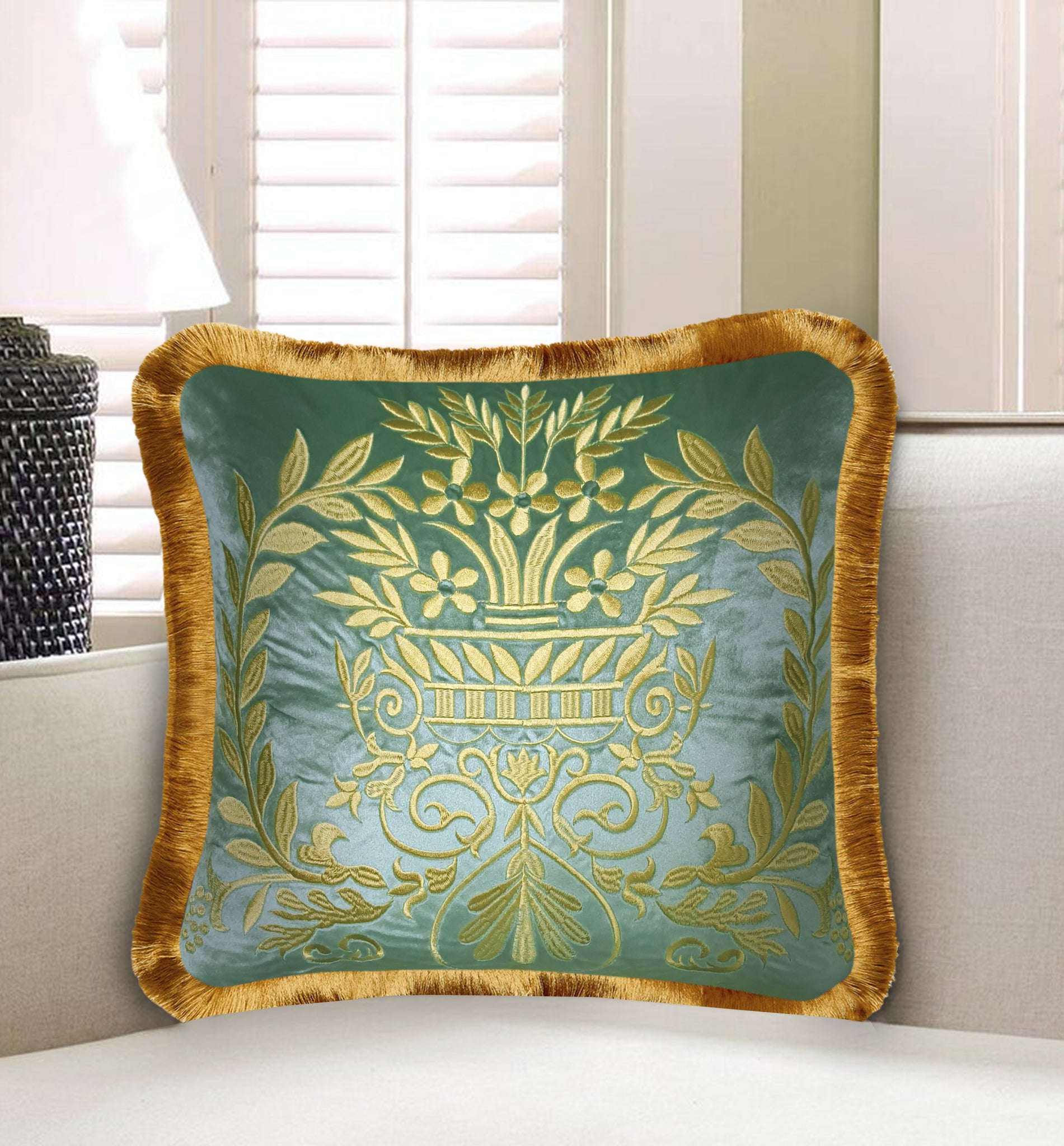 Velvet Cushion Cover Embroidery Iconic Baroque Motif Decorative Pillow European Style Home Decor Throw Pillow for Sofa 45x45 cm 18x18 In