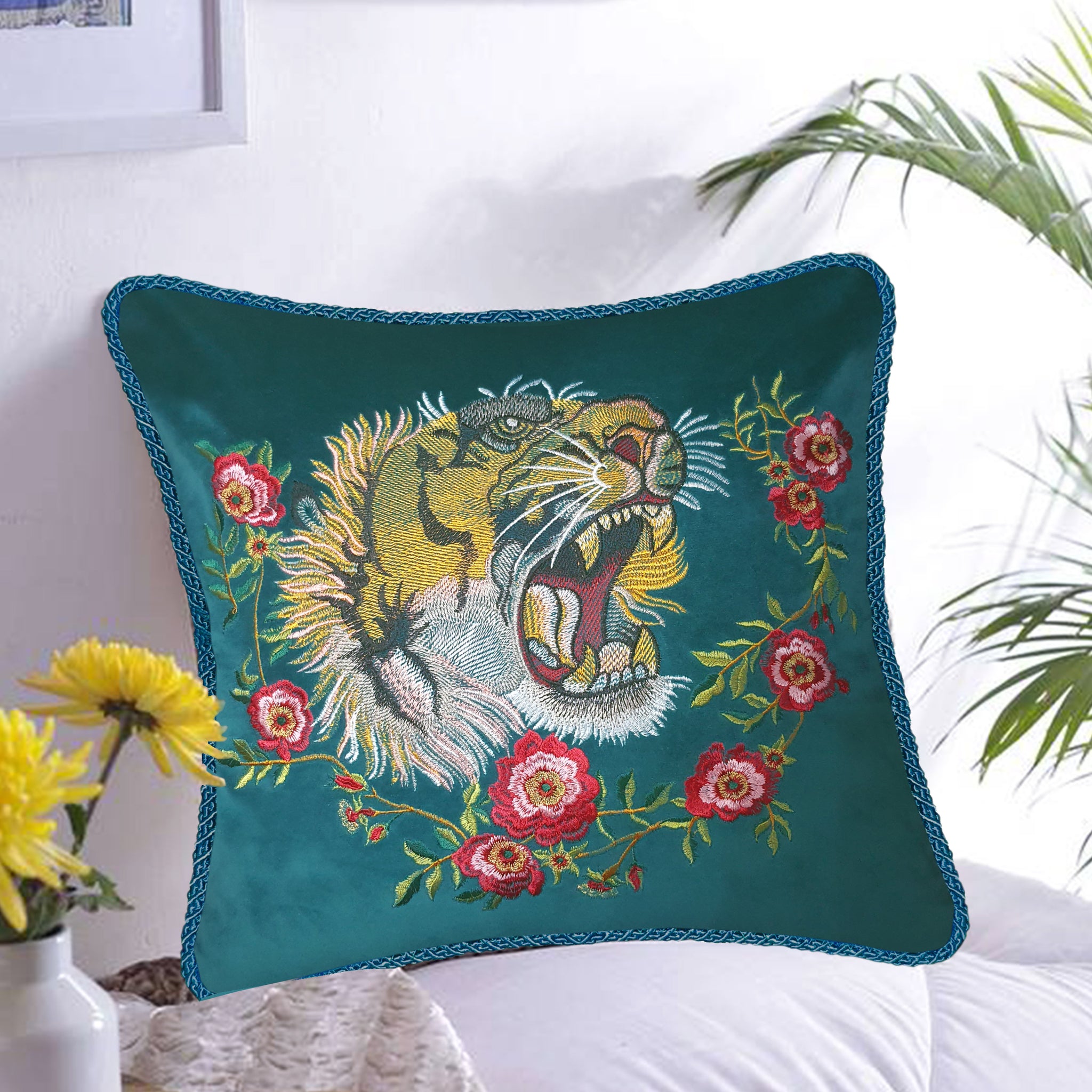 Velvet Cushion Cover Angry Tiger Embroidery Decorative Pillowcase Modern Home Decor Throw Pillow for Sofa Chair Living Room 45x45 cm