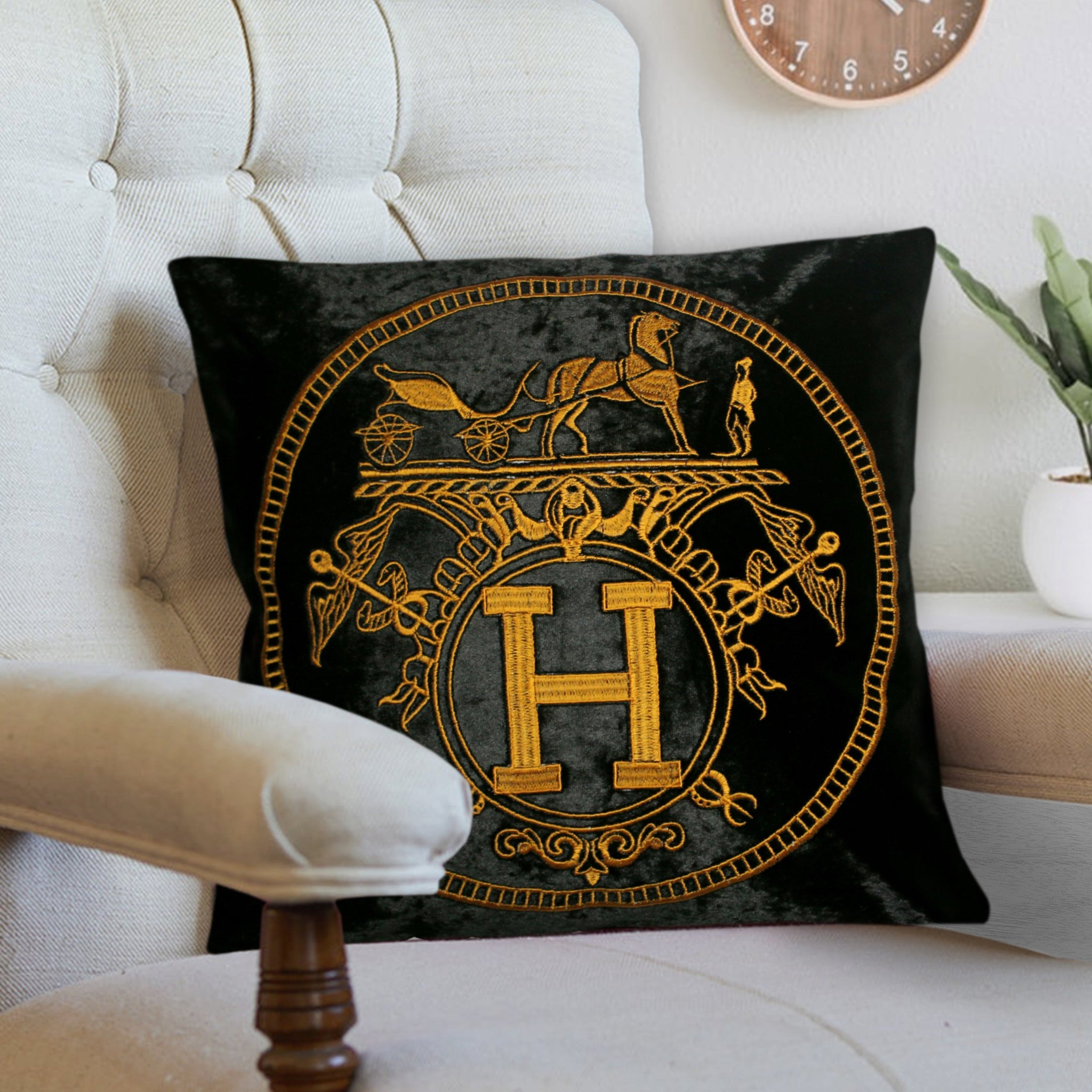 Pillow Cover Velvet Decorative Embroidery Cushion Cover Baroque Style Pillow Case for Sofa Chair Bedroom Living Room 45x45 cm 18x18 Inches