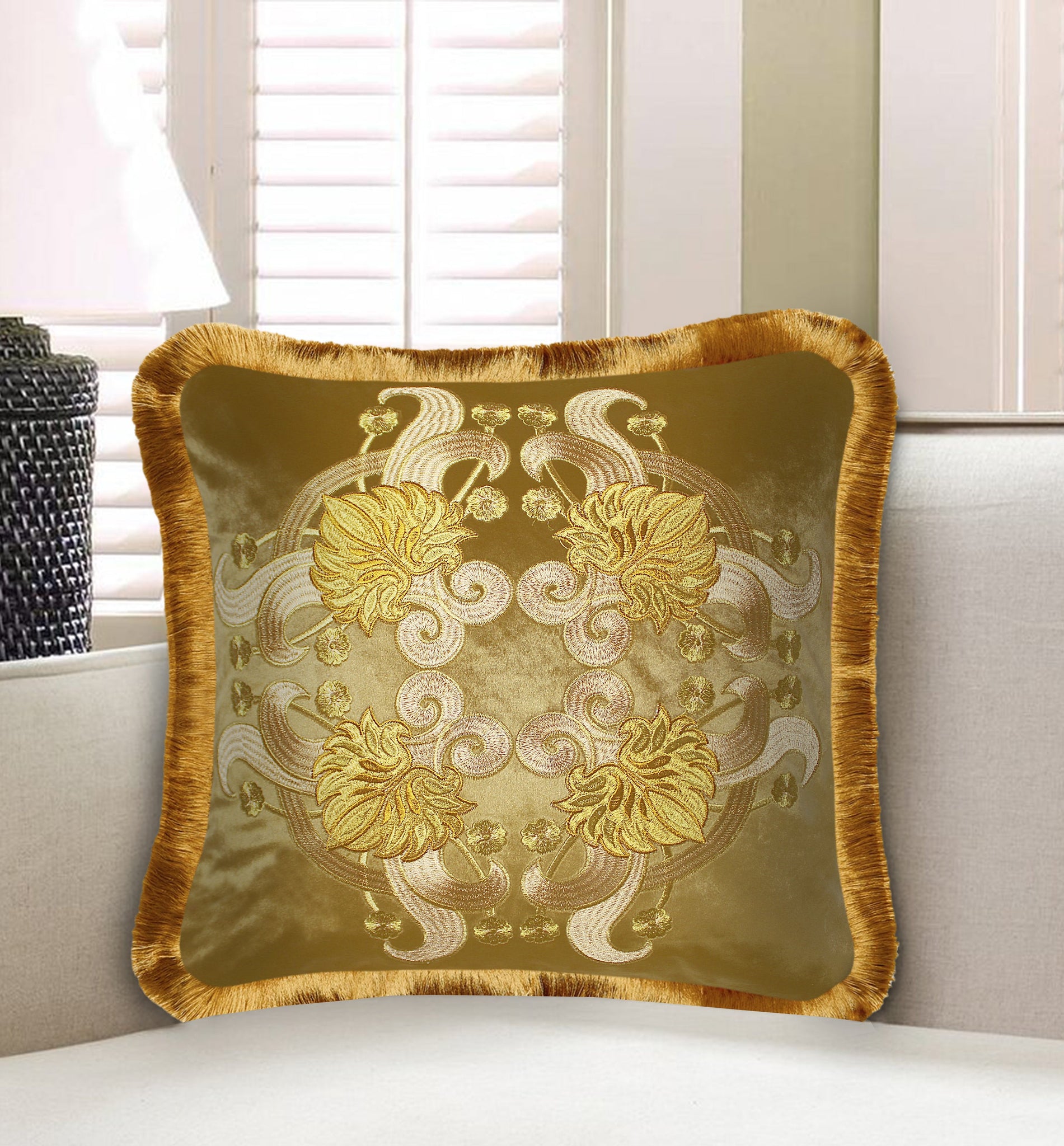 Gold Luxury Embroidered Cushion Covers Velvet Tassels Pillow Case Home Decorative European Sofa Car Throw Pillows Gold