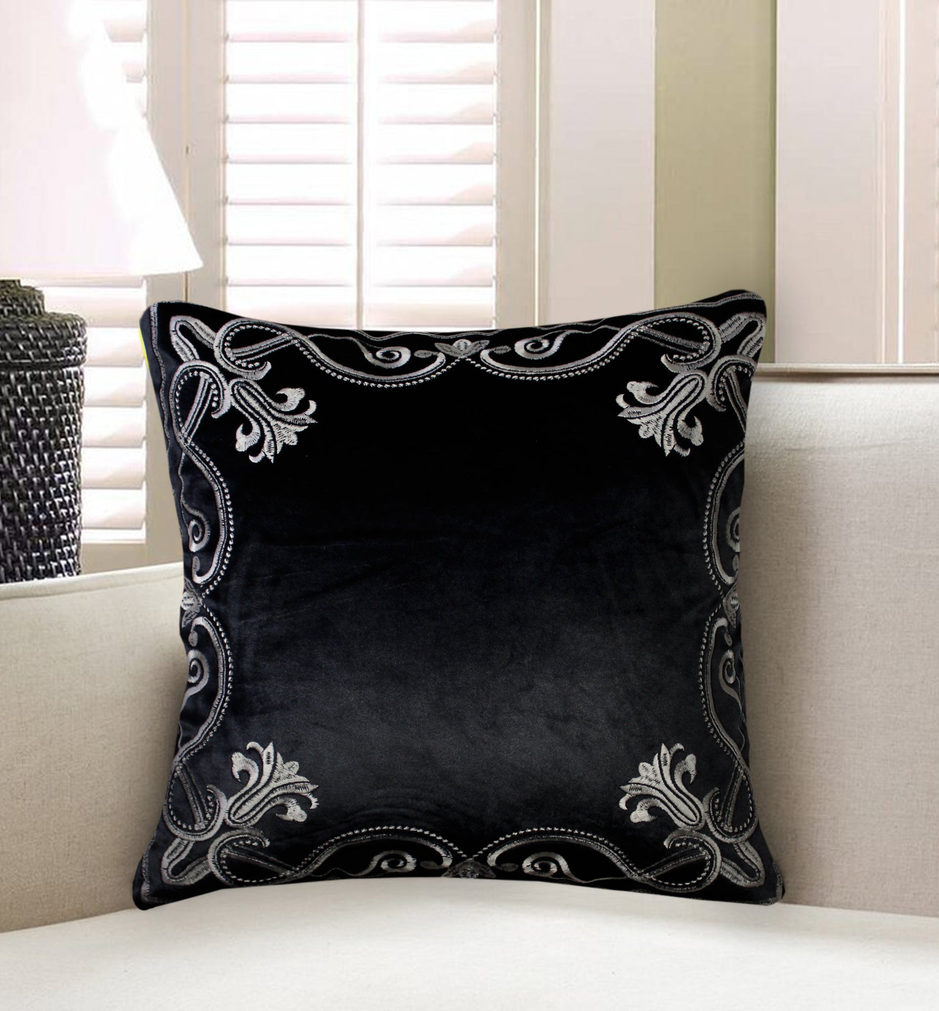Black Luxury Embroidered Baroque Cushion Covers Velvet Pillow Case Home Decorative Sofa Throw Pillows