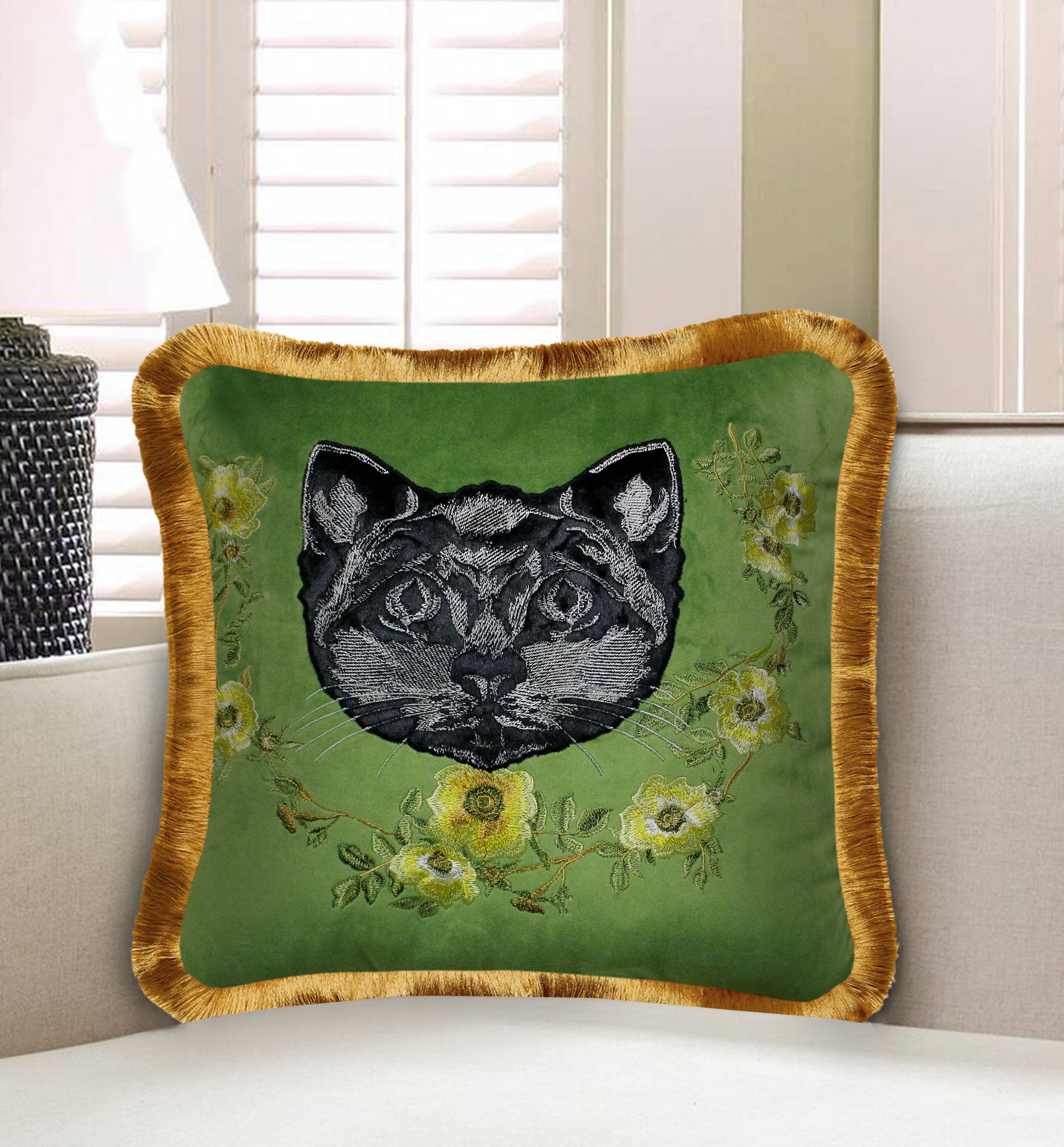 Velvet Cushion Cover Cute Cat Applique Embroidery Decorative Pillow Modern Home Decor Throw Pillow for Sofa Chair Living Room 45x45 cm 18x18 In