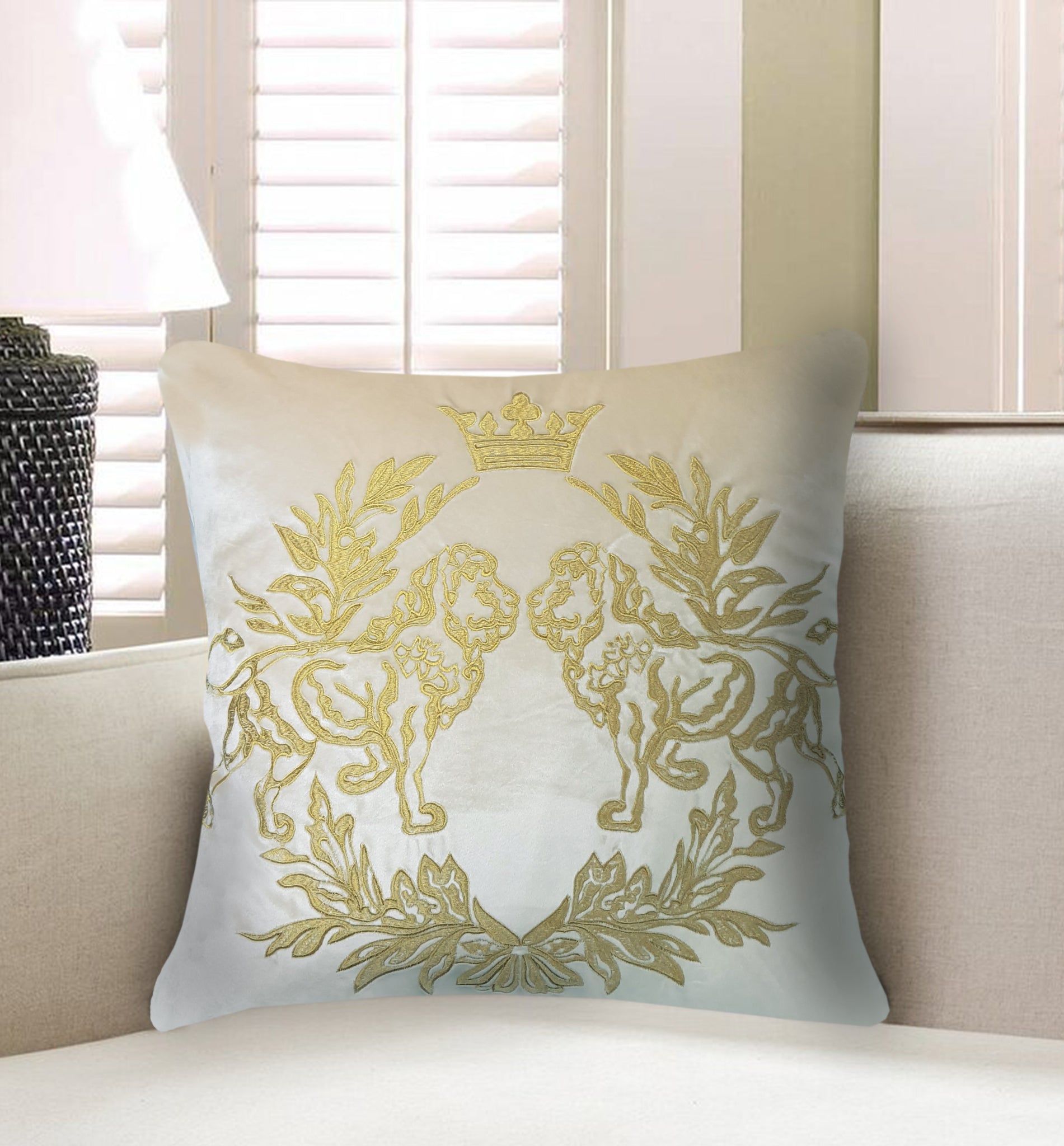 Velvet Cushion Cover Lion Embroidery Decorative Pillowcase Classic Home Decor Throw Pillow for Sofa Chair 45x45 cm