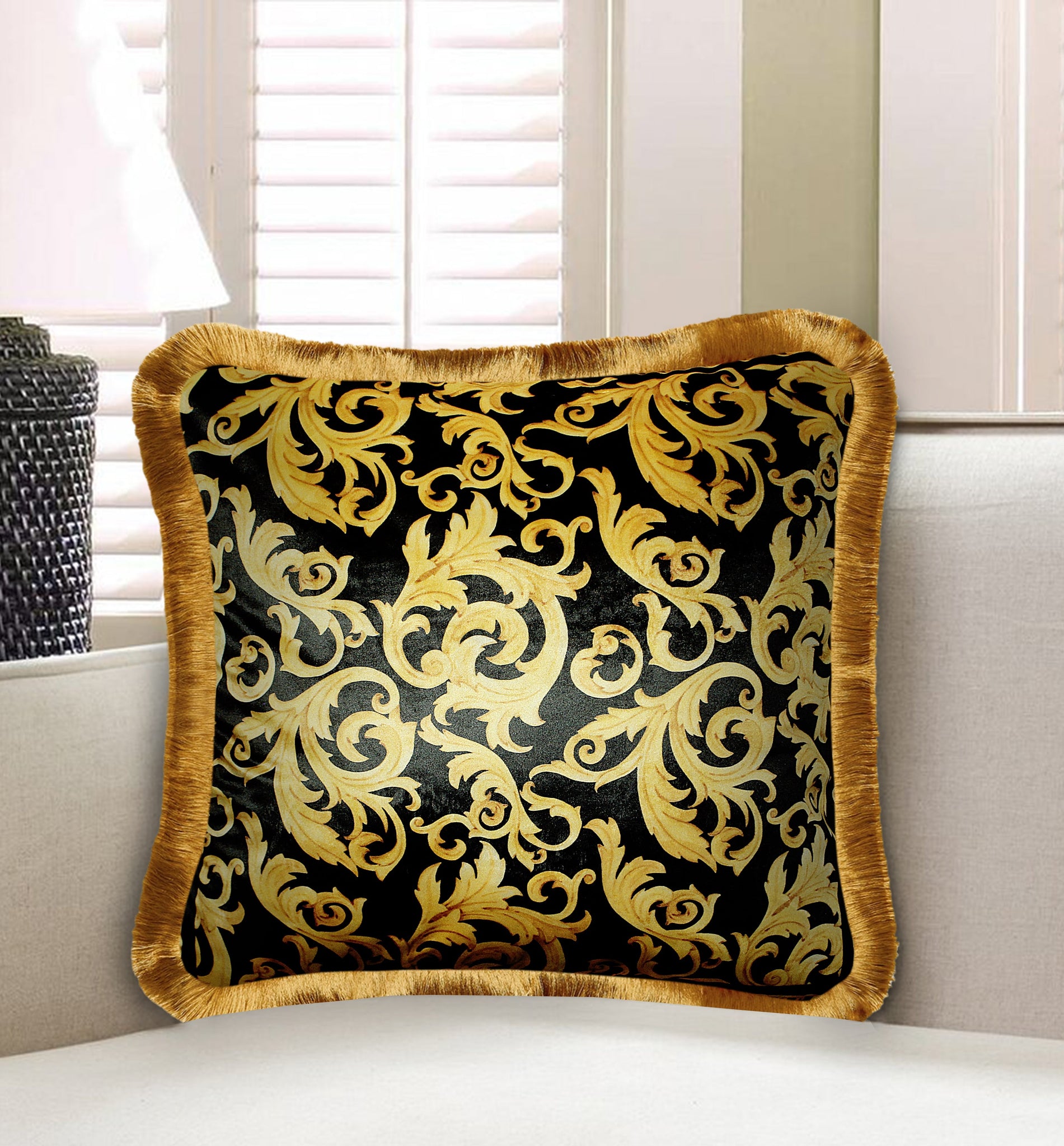  Velvet Cushion Cover Baroque Swirl Floral Decorative pillowcase Classic Motif Décor Throw Pillow for Sofa Chair Bedroom Living Room Black and Gold 45x45cm (18x18 Inches)