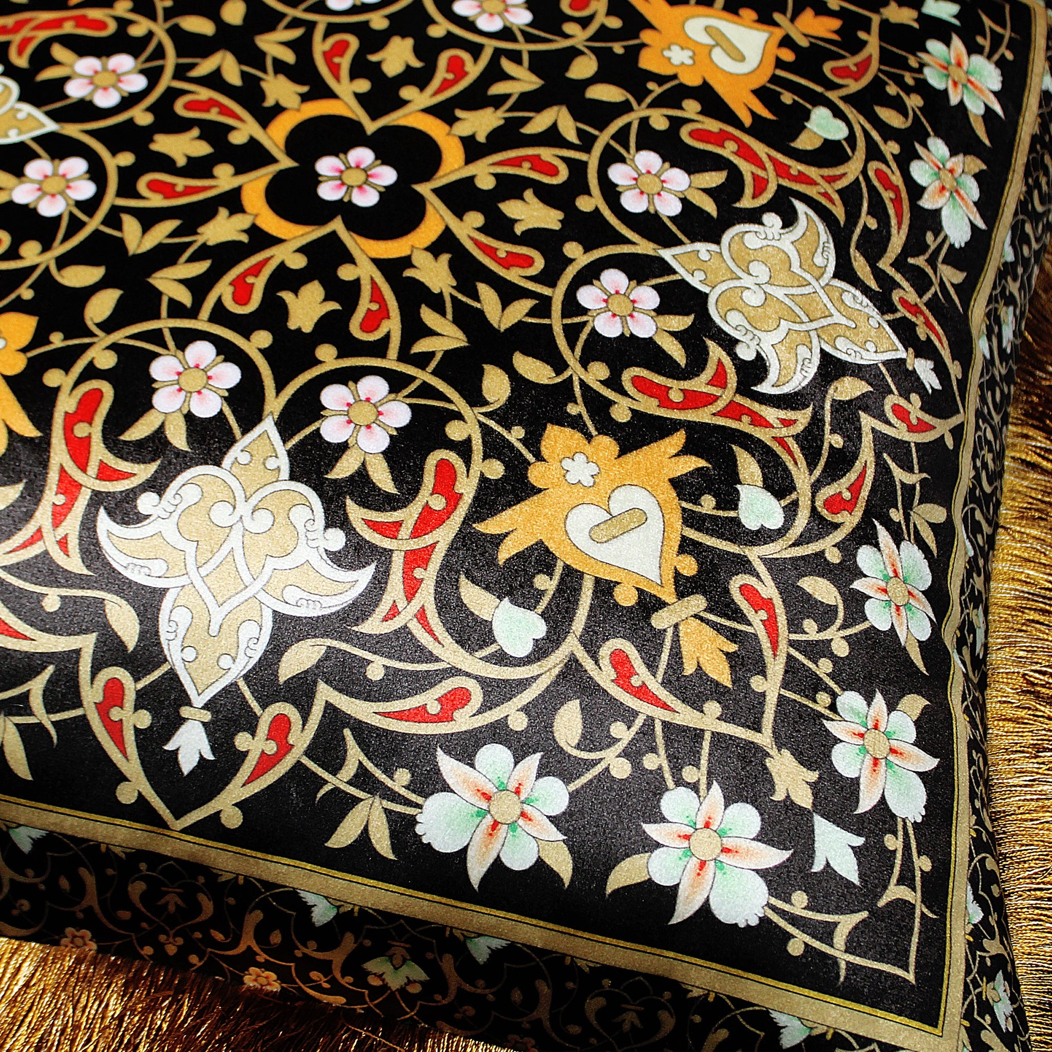 Black Velvet Cushion Cover Arabesque Floral Decorative Pillowcase Classic Home Decor Throw Pillow for Sofa Living Room 45x45 cm 18x18 In