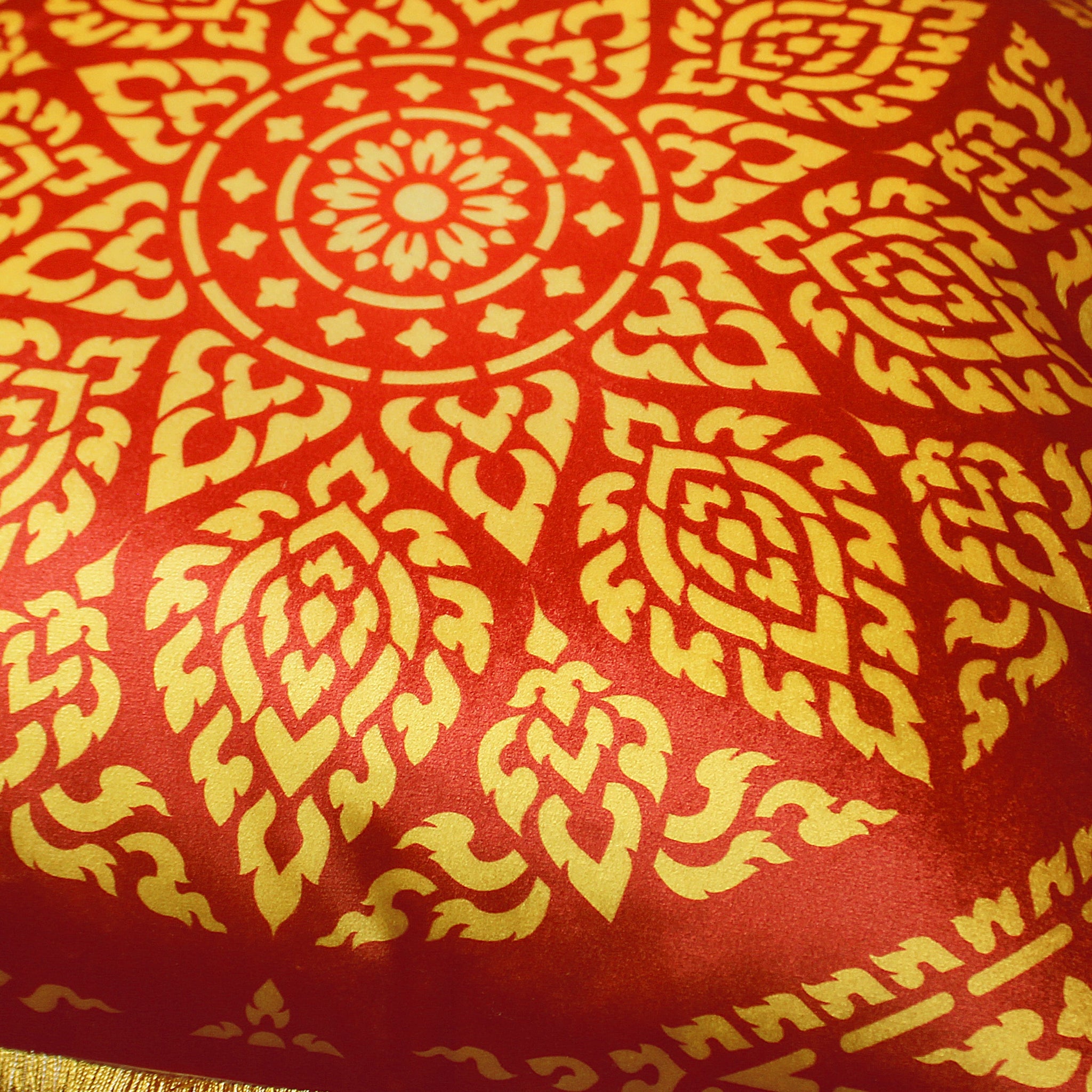 Red Velvet Cushion Cover Arabesque Floral Decorative Pillowcase Classic Home Decor Throw Pillow for Sofa Chair Living Room 45x45 cm 18x18 In