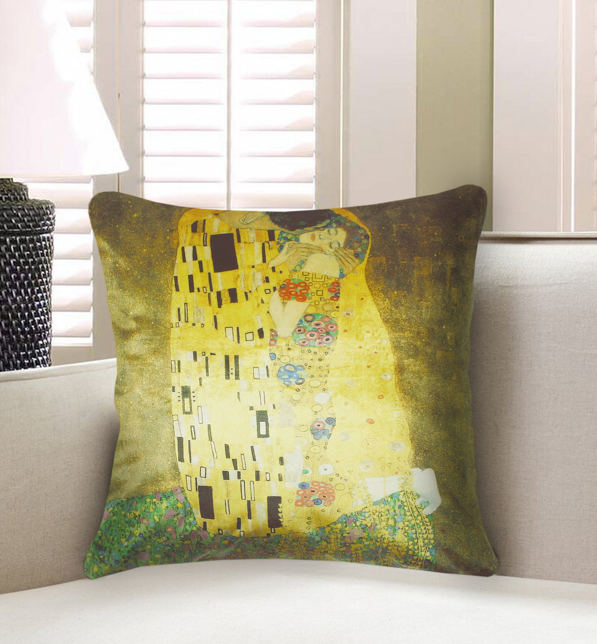 Golden Velvet Cushion Cover Gustav Klimt's Kiss Paint Decorative Pillow Cover Home Decor Throw Pillow for Sofa Chair Bedroom 45x45 cm 18x18 In