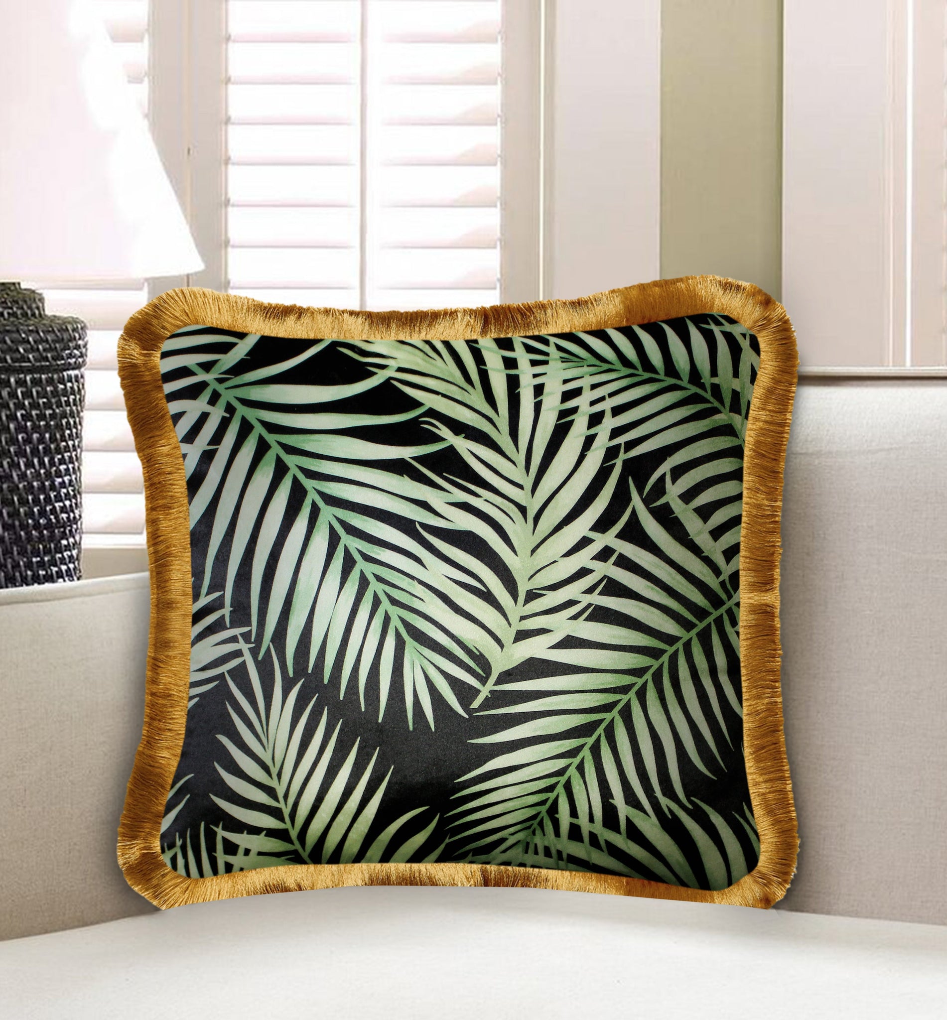 Green Velvet Cushion Cover Exotic Peacock Feather Decorative Pillowcase Modern Home Décor Throw Pillow for Sofa Chair Couch Bedroom 45x45 cm 18x18 In