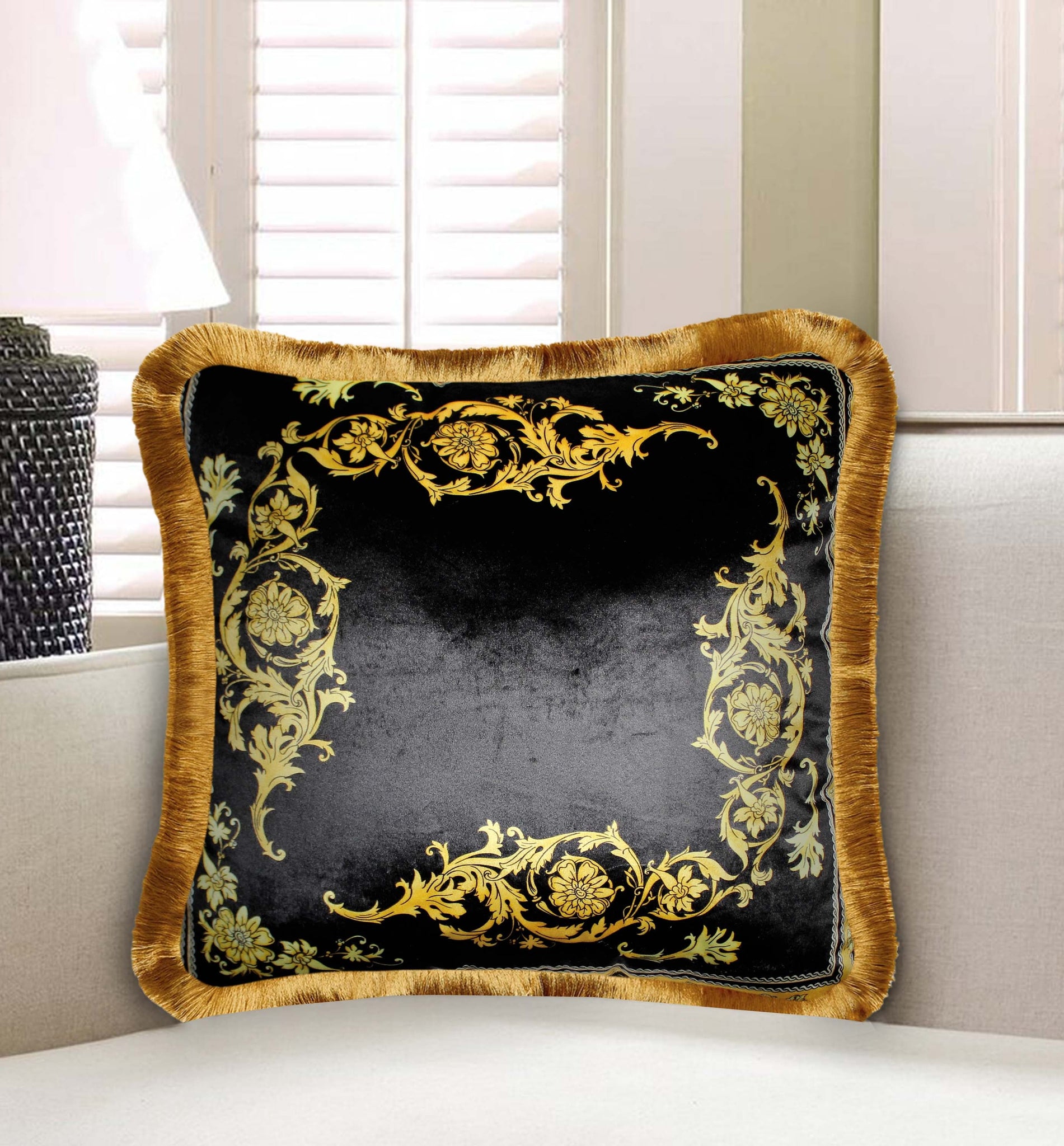Black Velvet Cushion Cover Baroque Floral Decorative Pillowcase Luxurious Home Decor Throw Pillow for Sofa Chair Living Room 45x45 cm 18x18 In