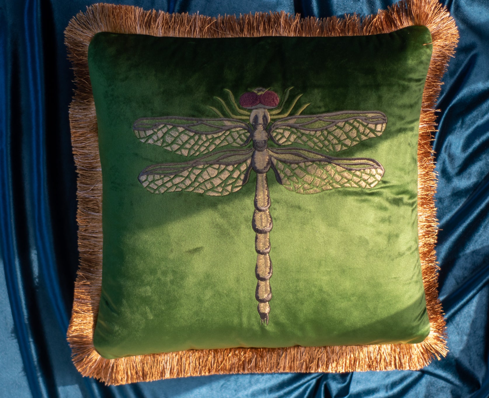 Velvet Cushion Cover Modern Dragonfly Embroidery Decorative Pillow Home Decor Throw Pillow for Sofa Chair Living Room 45x45 cm 18x18 In