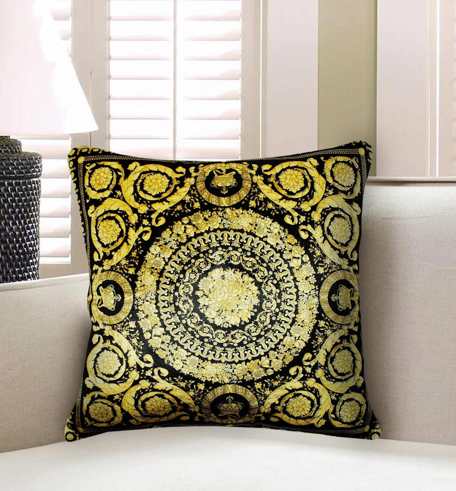 Black Velvet Cushion Cover Classic Baroque Style Decorative pillowcase Traditional Floral Motif Décor Throw Pillow for Sofa Chair Bedroom Living Room 45x45cm(18x18 Inches)
